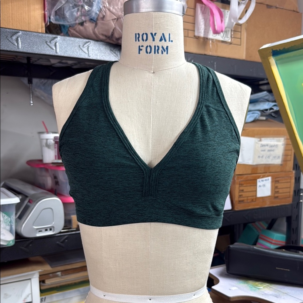 Beyond yoga Women’s Deep V Racerback Bralette - Dark Green